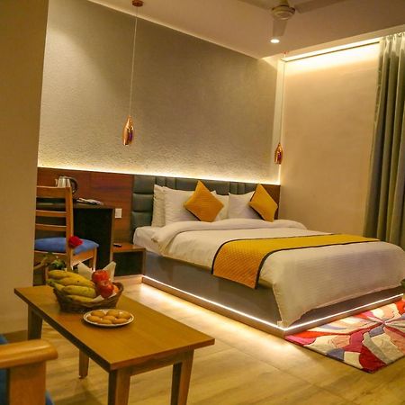 Four Leaf Hotel - Sapphire Blue, Varanasi Exteriör bild