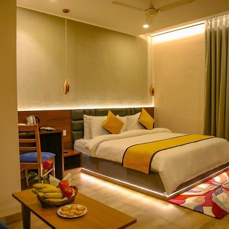 Four Leaf Hotel - Sapphire Blue, Varanasi Exteriör bild
