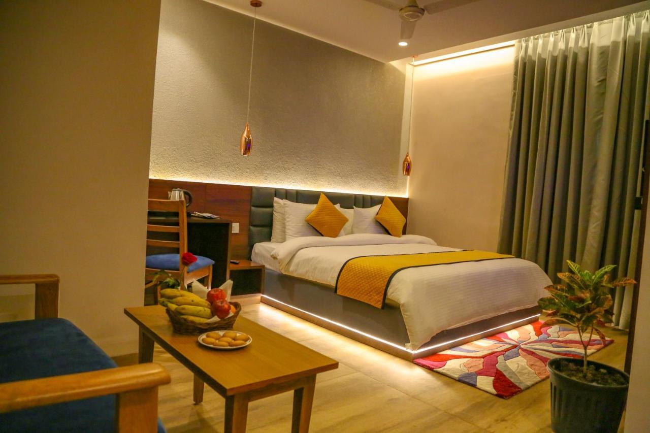 Four Leaf Hotel - Sapphire Blue, Varanasi Exteriör bild