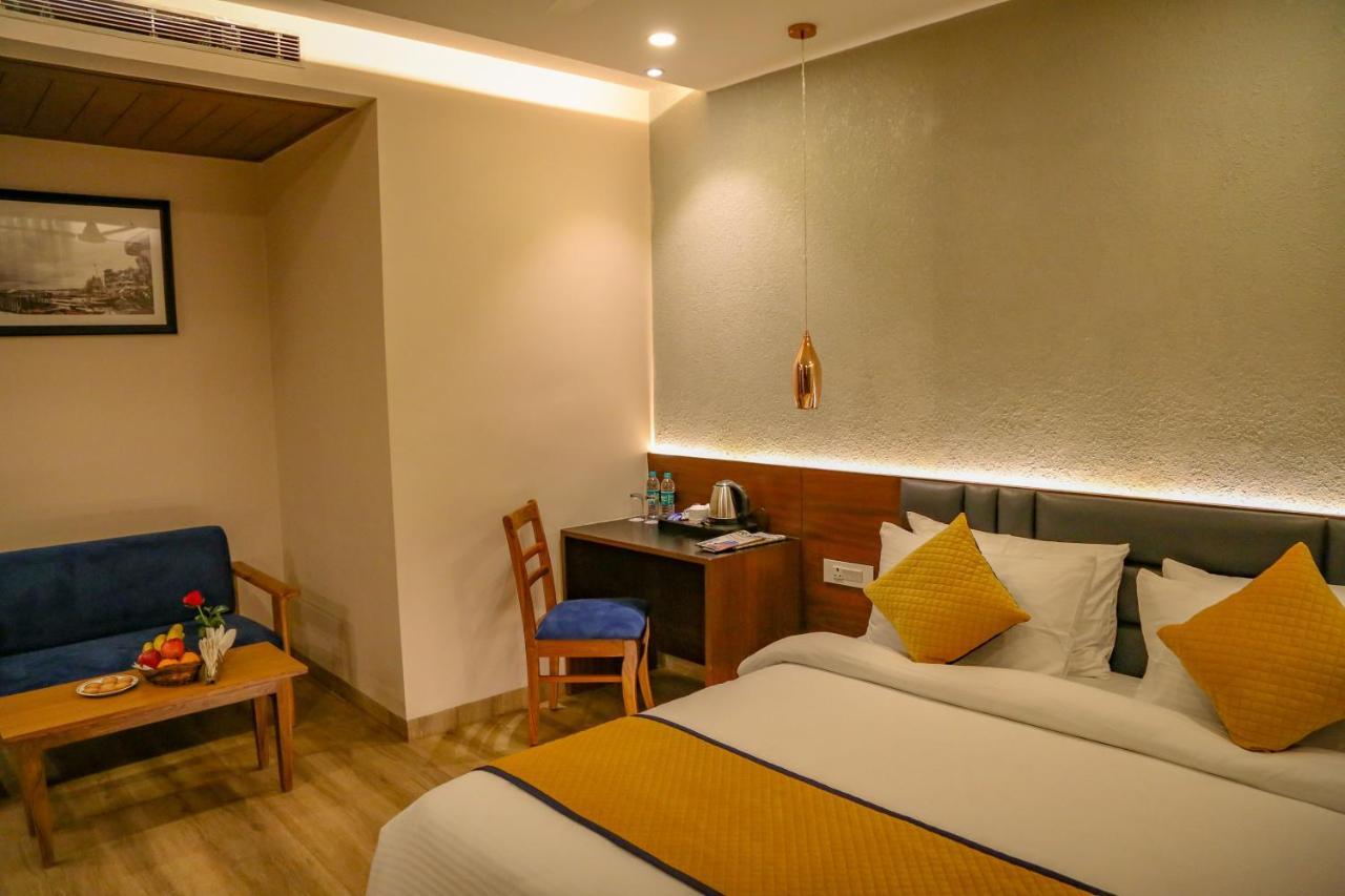 Four Leaf Hotel - Sapphire Blue, Varanasi Exteriör bild