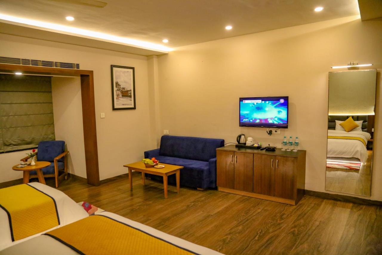 Four Leaf Hotel - Sapphire Blue, Varanasi Exteriör bild