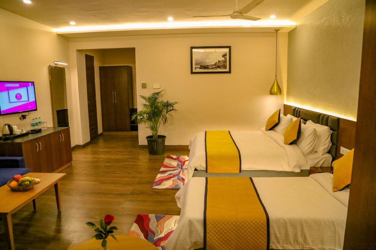 Four Leaf Hotel - Sapphire Blue, Varanasi Exteriör bild