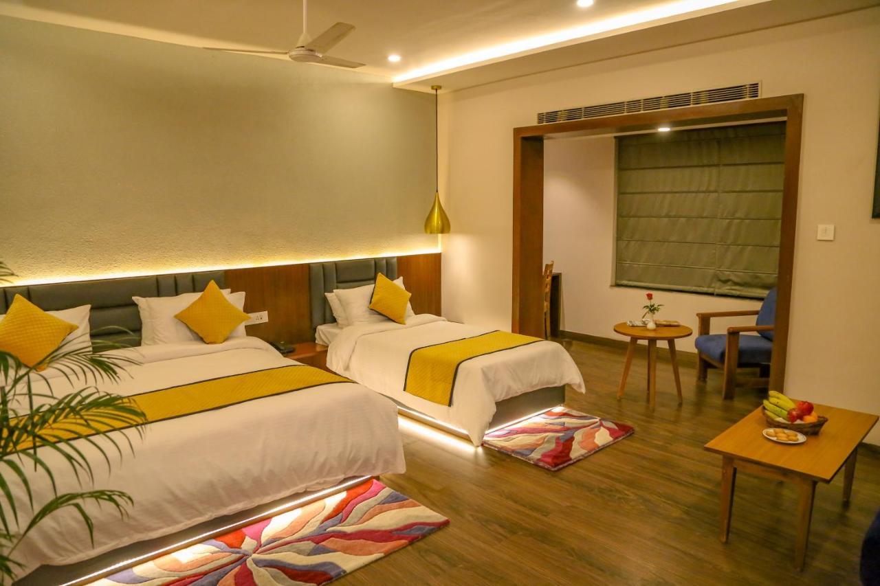 Four Leaf Hotel - Sapphire Blue, Varanasi Exteriör bild