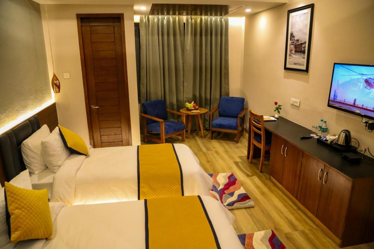 Four Leaf Hotel - Sapphire Blue, Varanasi Exteriör bild