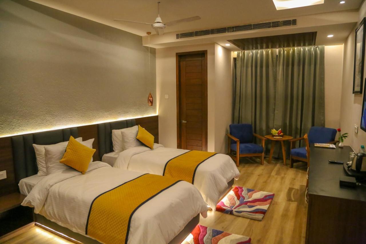Four Leaf Hotel - Sapphire Blue, Varanasi Exteriör bild