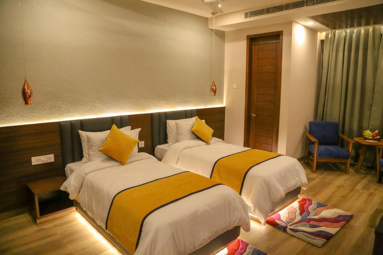 Four Leaf Hotel - Sapphire Blue, Varanasi Exteriör bild