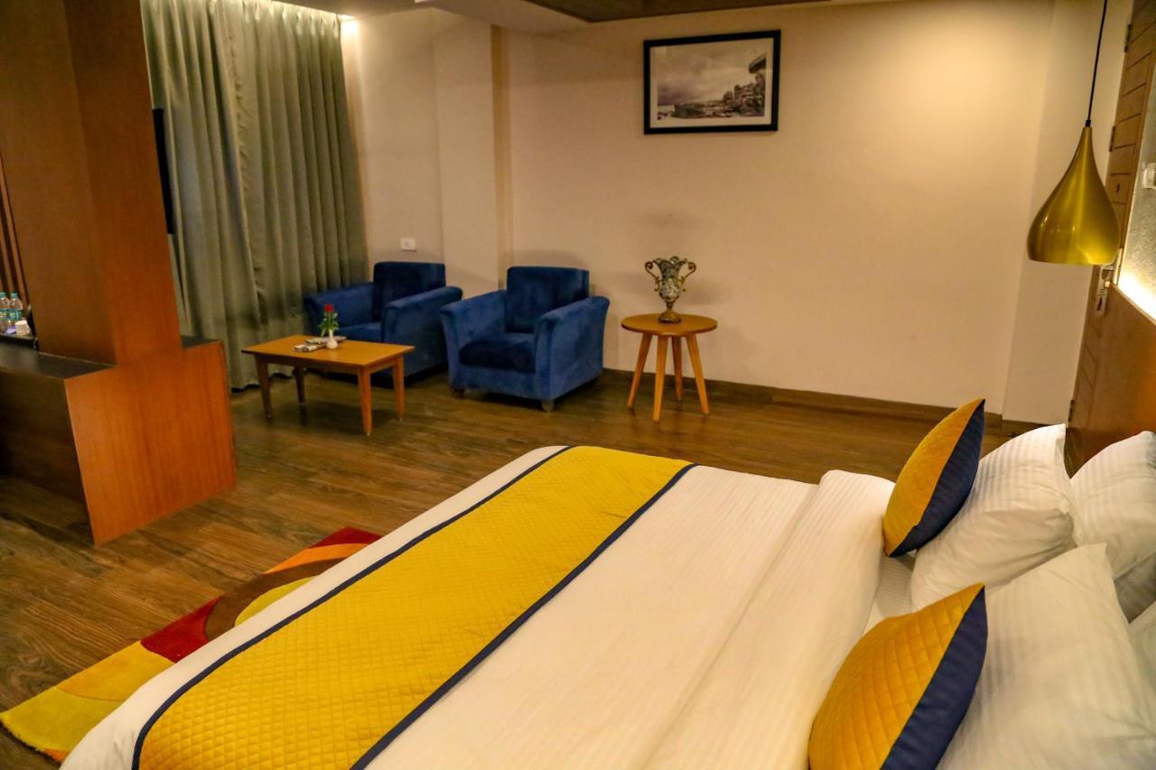 Four Leaf Hotel - Sapphire Blue, Varanasi Exteriör bild