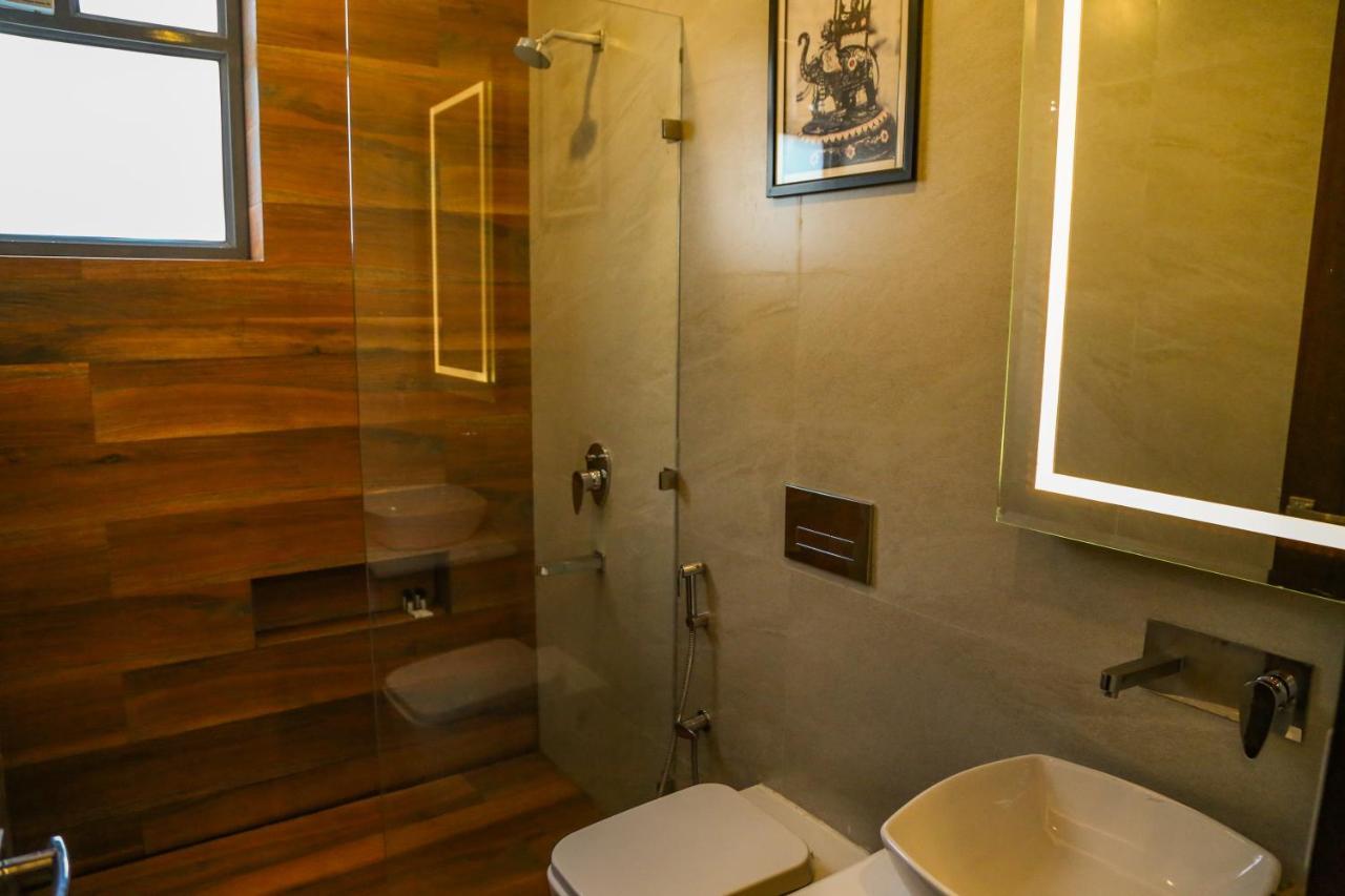 Four Leaf Hotel - Sapphire Blue, Varanasi Exteriör bild