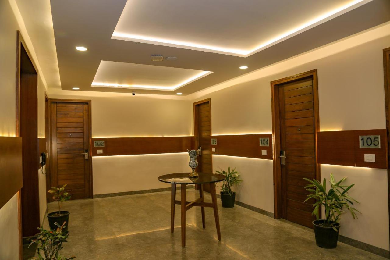 Four Leaf Hotel - Sapphire Blue, Varanasi Exteriör bild