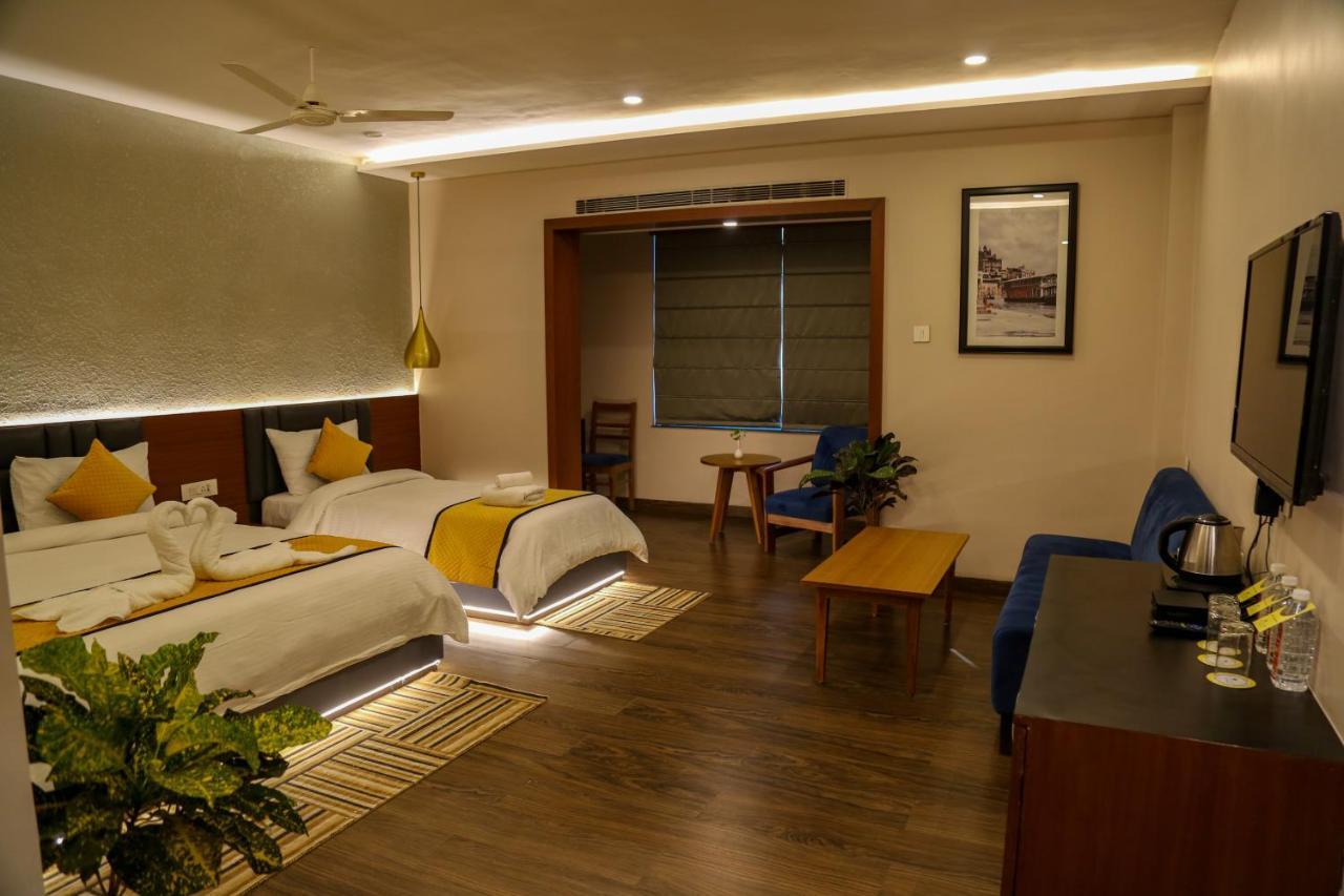 Four Leaf Hotel - Sapphire Blue, Varanasi Exteriör bild