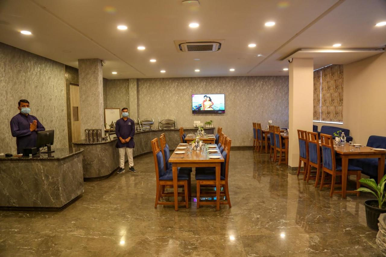 Four Leaf Hotel - Sapphire Blue, Varanasi Exteriör bild