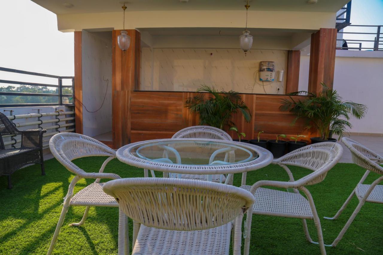 Four Leaf Hotel - Sapphire Blue, Varanasi Exteriör bild