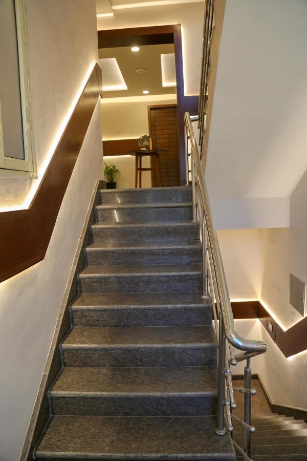 Four Leaf Hotel - Sapphire Blue, Varanasi Exteriör bild