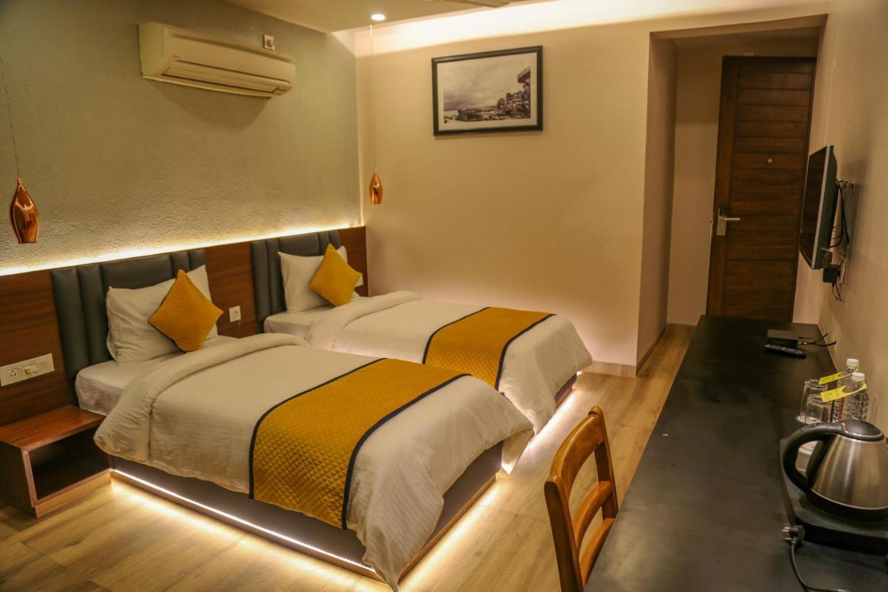 Four Leaf Hotel - Sapphire Blue, Varanasi Exteriör bild