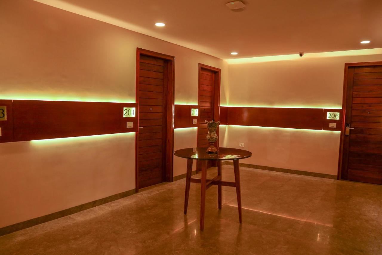 Four Leaf Hotel - Sapphire Blue, Varanasi Exteriör bild
