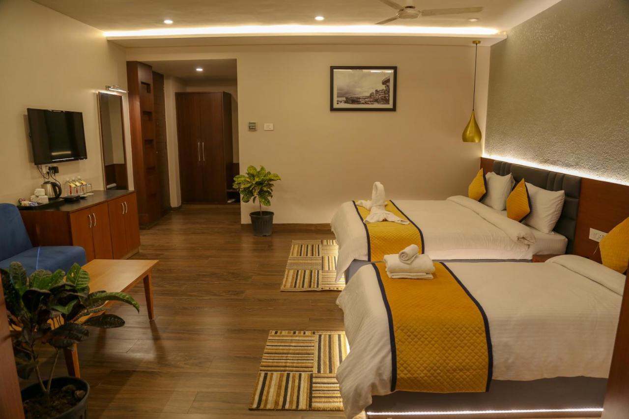 Four Leaf Hotel - Sapphire Blue, Varanasi Exteriör bild